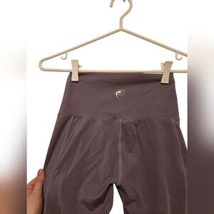 Alphalete Leggings With Original Wolf Logo